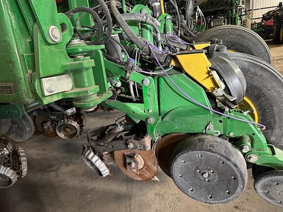 Image of John Deere 1775 equipment image 2