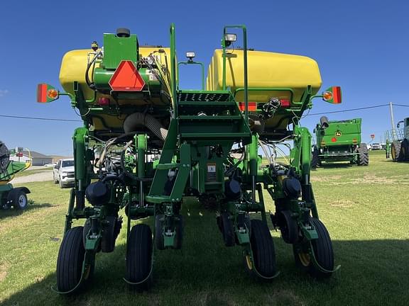 Image of John Deere 1775 equipment image 4