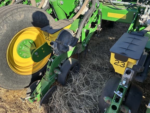 Image of John Deere 1775 equipment image 3