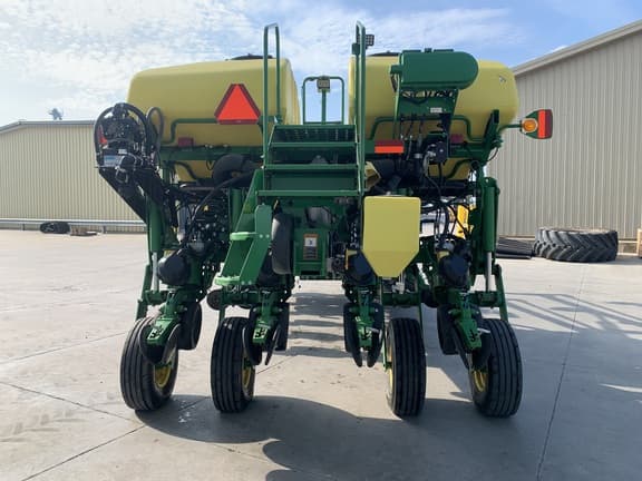 Image of John Deere 1775 equipment image 3