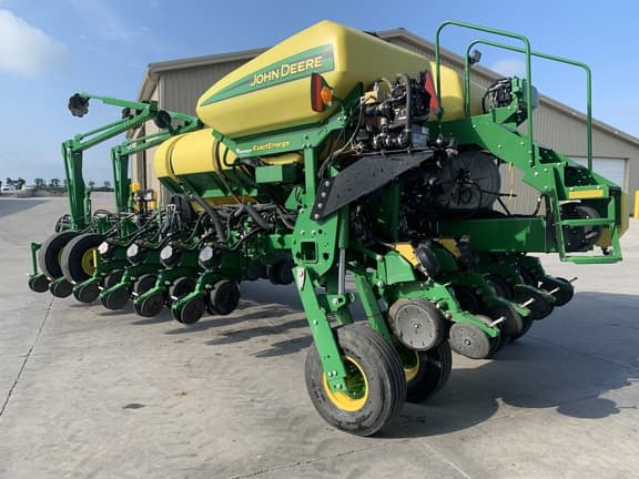 Image of John Deere 1775 equipment image 4