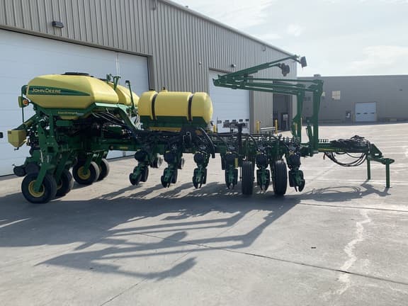 Image of John Deere 1775 equipment image 1