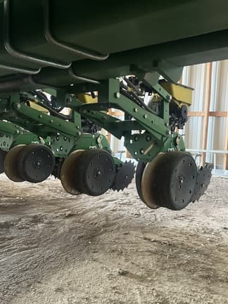 Image of John Deere 1775 equipment image 4