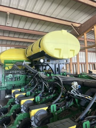 Image of John Deere 1775 equipment image 2