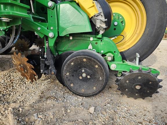 Image of John Deere 1775 equipment image 3