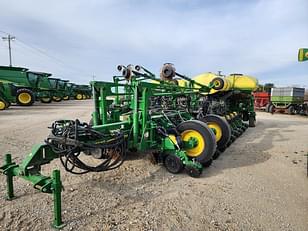 Main image John Deere 1775 1