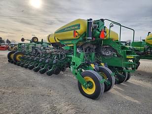 Main image John Deere 1775 3