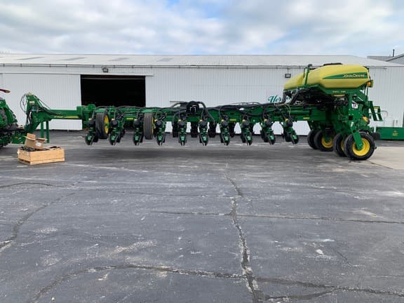 Image of John Deere 1775 Primary image