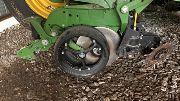 Image of John Deere 1775 equipment image 2