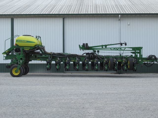Image of John Deere 1775 equipment image 4
