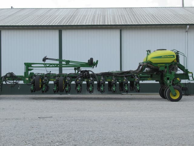 Image of John Deere 1775 equipment image 1