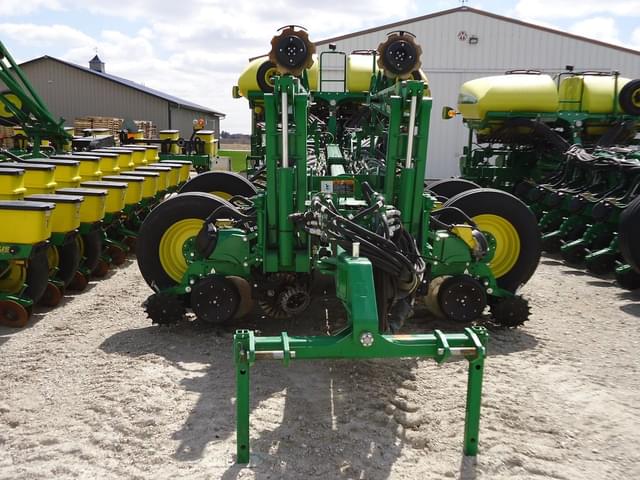 Image of John Deere 1775 equipment image 1