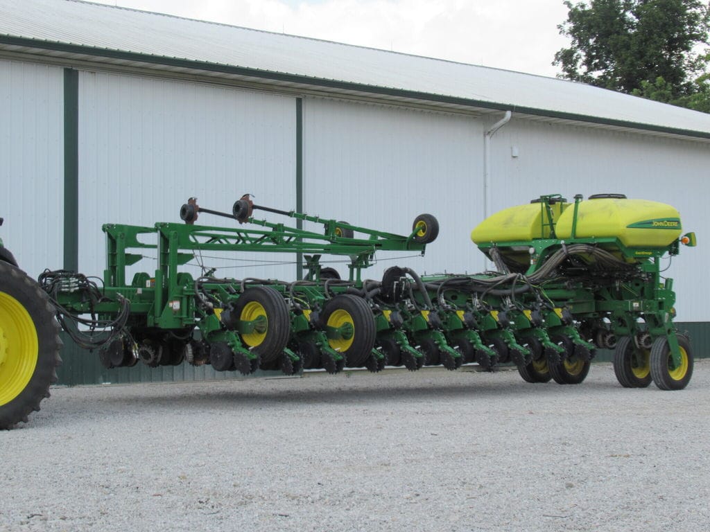 2020 John Deere 1775 Equipment Image0