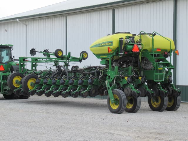 Image of John Deere 1775 equipment image 2