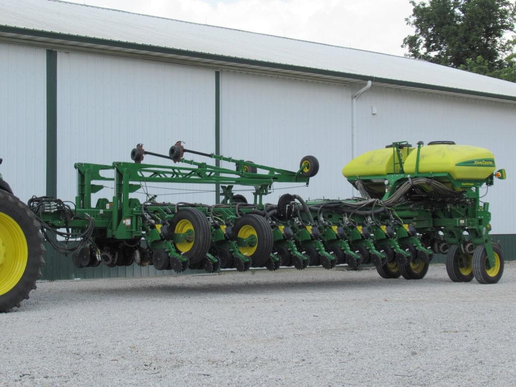 Image of John Deere 1775 Primary image