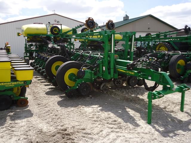 Image of John Deere 1775 equipment image 2