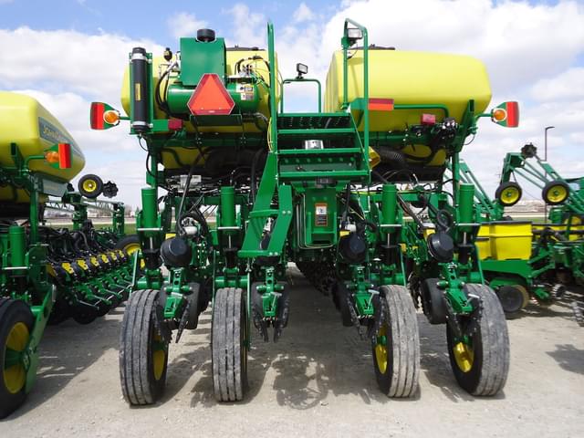 Image of John Deere 1775 equipment image 4