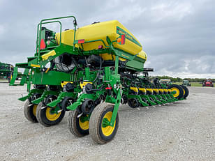 Main image John Deere 1775 5