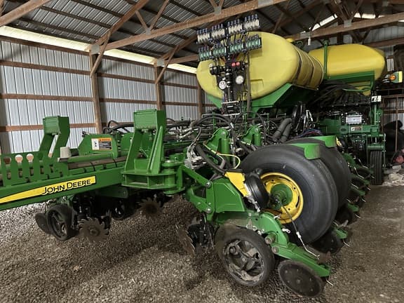 Image of John Deere 1775 equipment image 2
