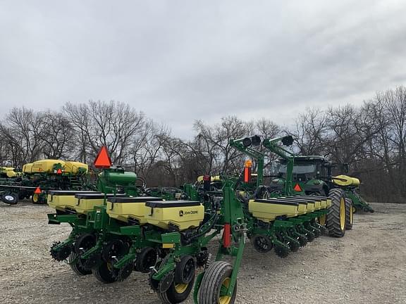 Image of John Deere 1775 equipment image 4