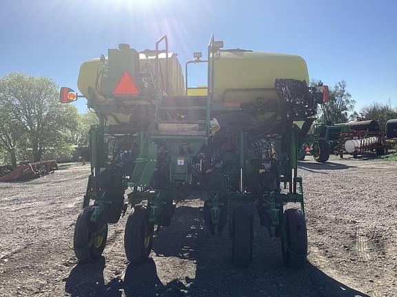 Image of John Deere 1775 equipment image 4