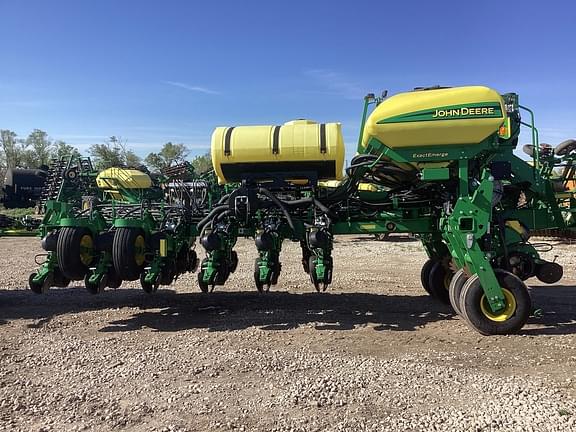 Image of John Deere 1775 equipment image 2