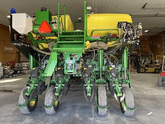 Image of John Deere 1775 equipment image 4