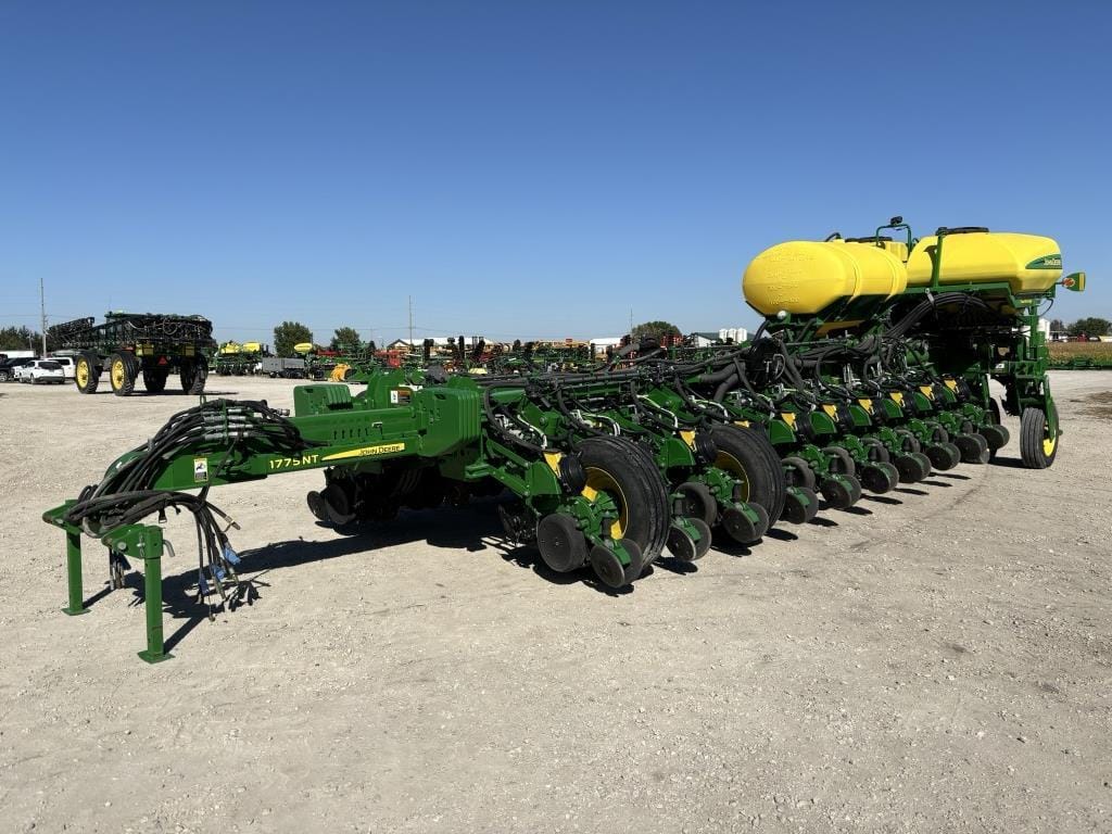 Main image John Deere 1775