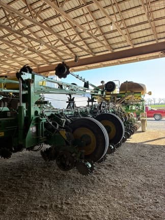 Image of John Deere 1775 equipment image 3
