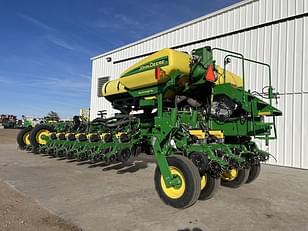 Main image John Deere 1775