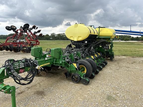 Image of John Deere 1775 Primary image