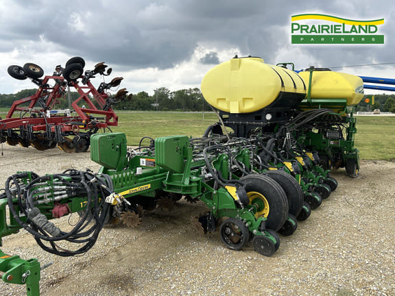 2020 John Deere 1775 Equipment Image0