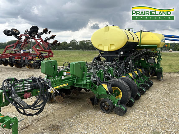 Image of John Deere 1775 Primary image