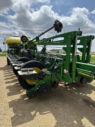 Main image John Deere 1775