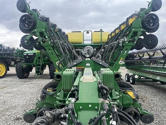Image of John Deere 1795 equipment image 1