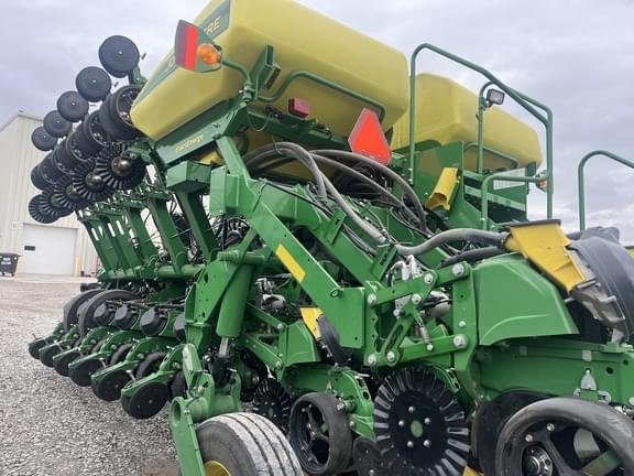 Image of John Deere 1795 equipment image 3