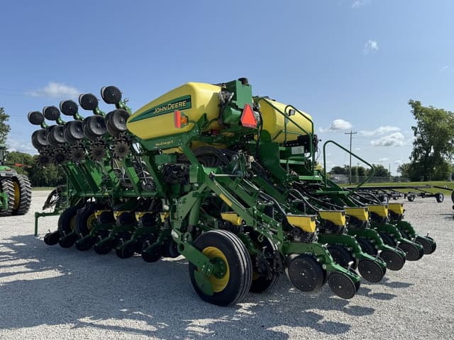 Image of John Deere 1795 equipment image 3