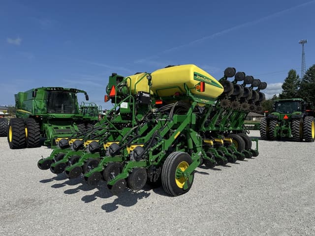 Image of John Deere 1795 equipment image 2