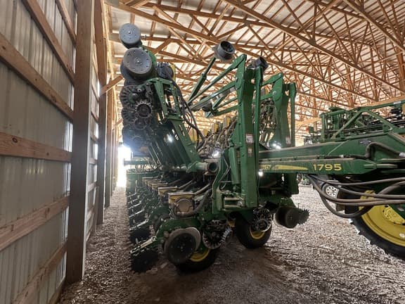 Image of John Deere 1795 equipment image 2
