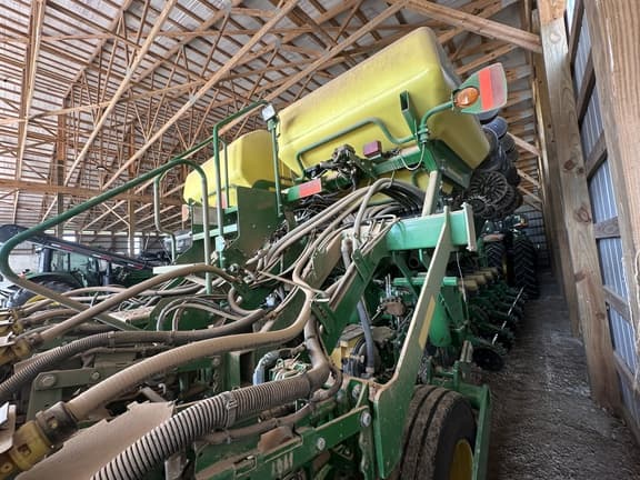 Image of John Deere 1795 equipment image 4