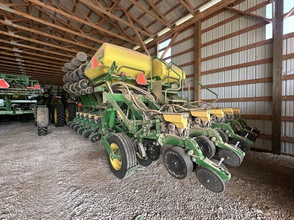 Image of John Deere 1795 equipment image 3