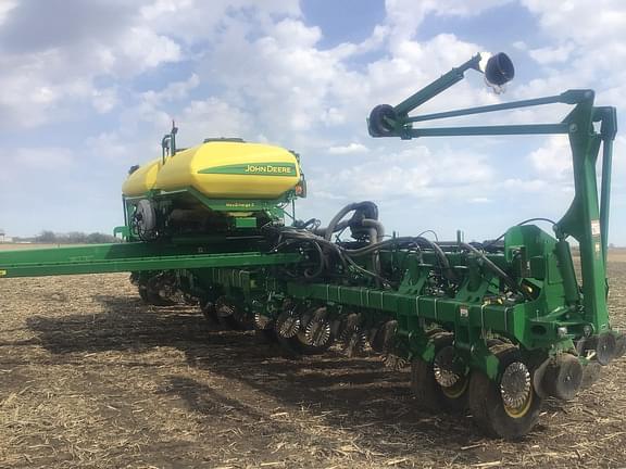 Image of John Deere 1795 equipment image 3
