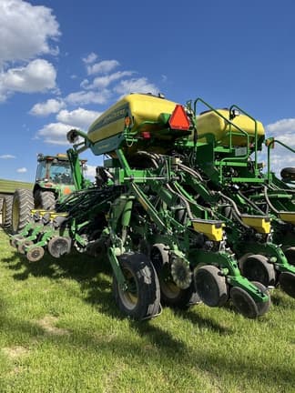 Image of John Deere 1795 equipment image 1