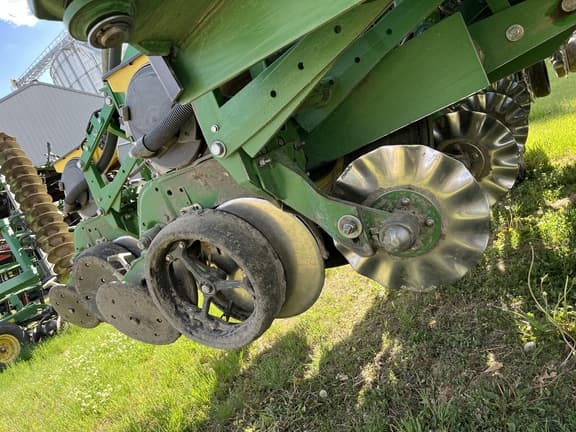 Image of John Deere 1795 equipment image 4