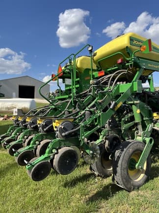 Image of John Deere 1795 equipment image 2