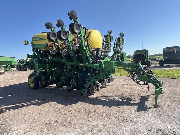 Image of John Deere 1795 equipment image 2