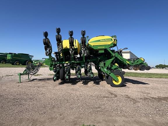 Image of John Deere 1795 equipment image 3