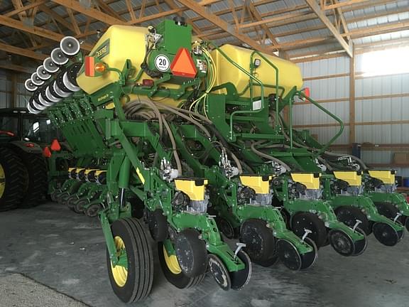 Image of John Deere 1795 equipment image 2