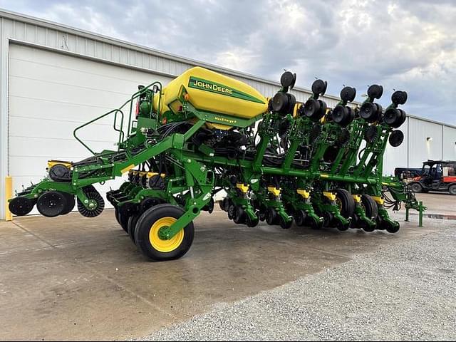 Image of John Deere 1795 equipment image 4
