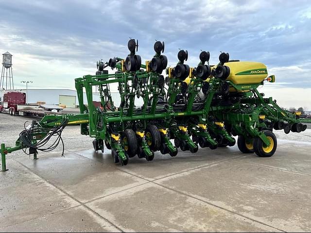 Image of John Deere 1795 equipment image 1